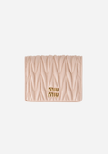 MIU MIU KLEINES PORTEMONNAIE AUS MATELASSÉ NAPPA IN ROSÉ