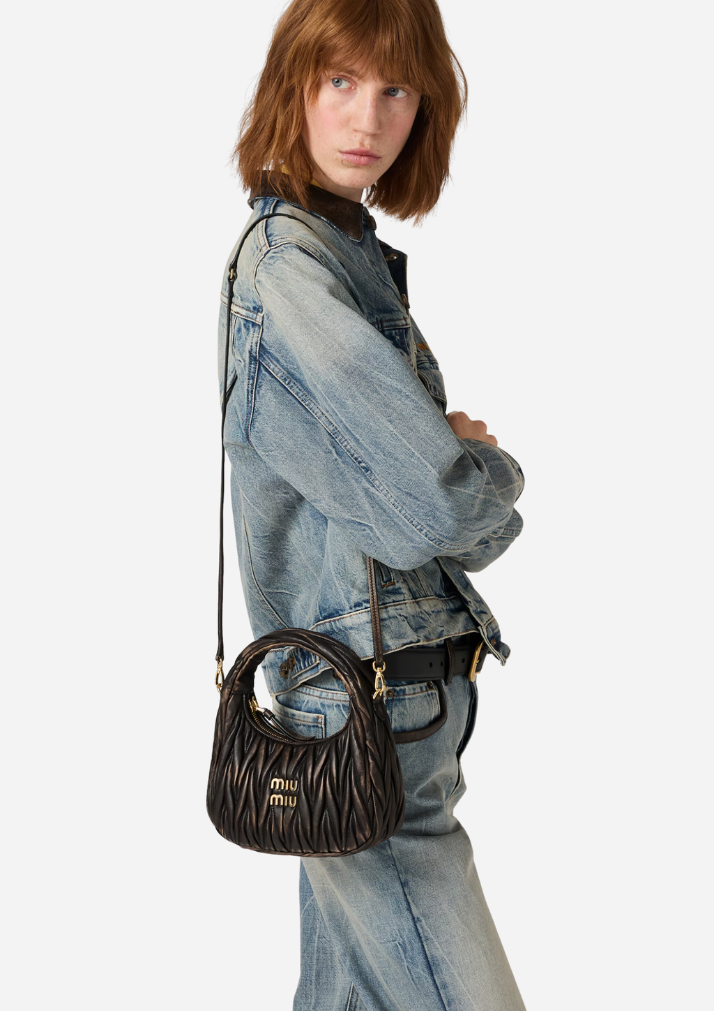 MIU MIU HOBO WANDER KLEIN AUS MATELASSÉ NAPPA IN KAFFEE