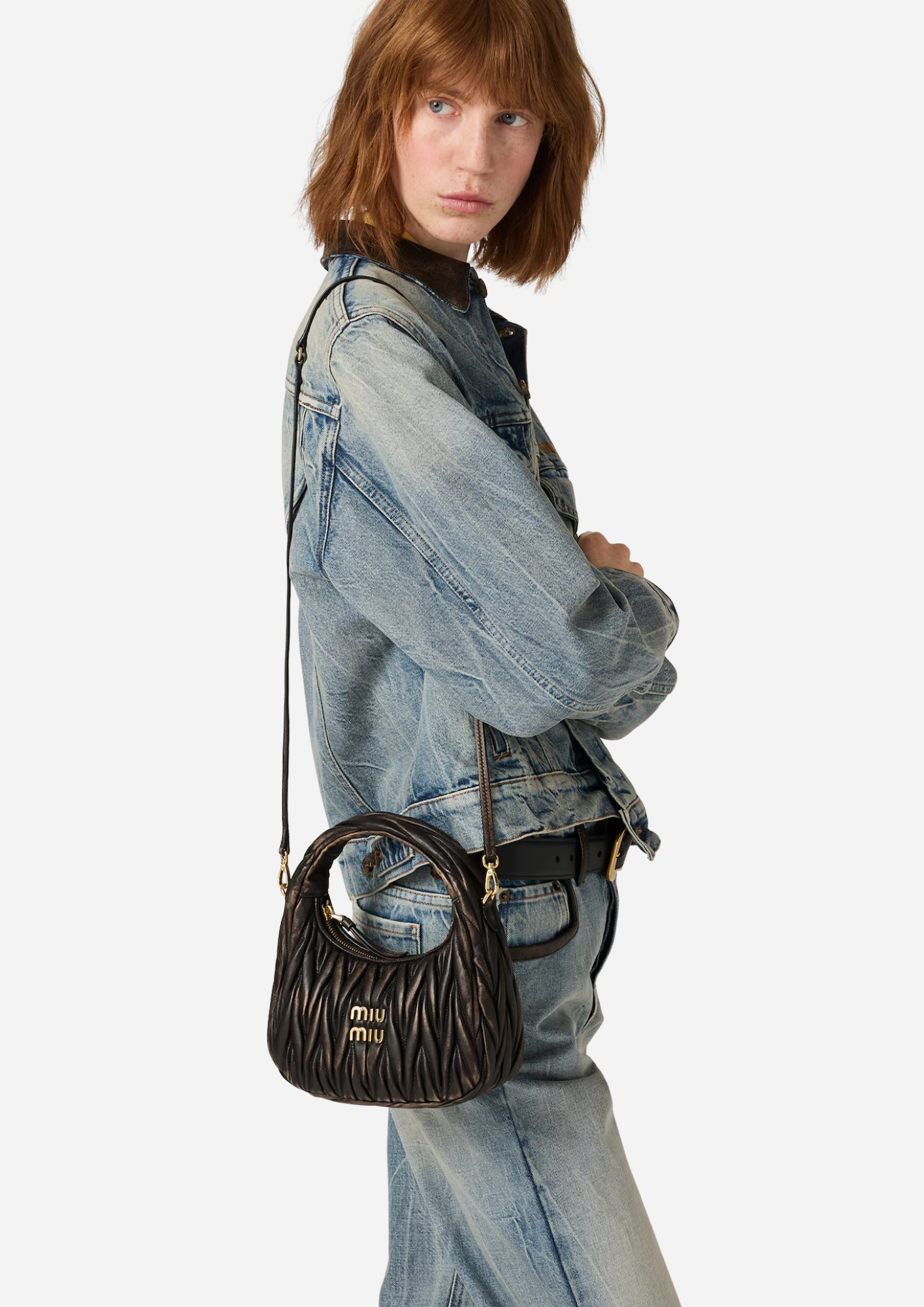 MIU MIU HOBO WANDER KLEIN AUS MATELASSÉ NAPPA IN KAFFEE