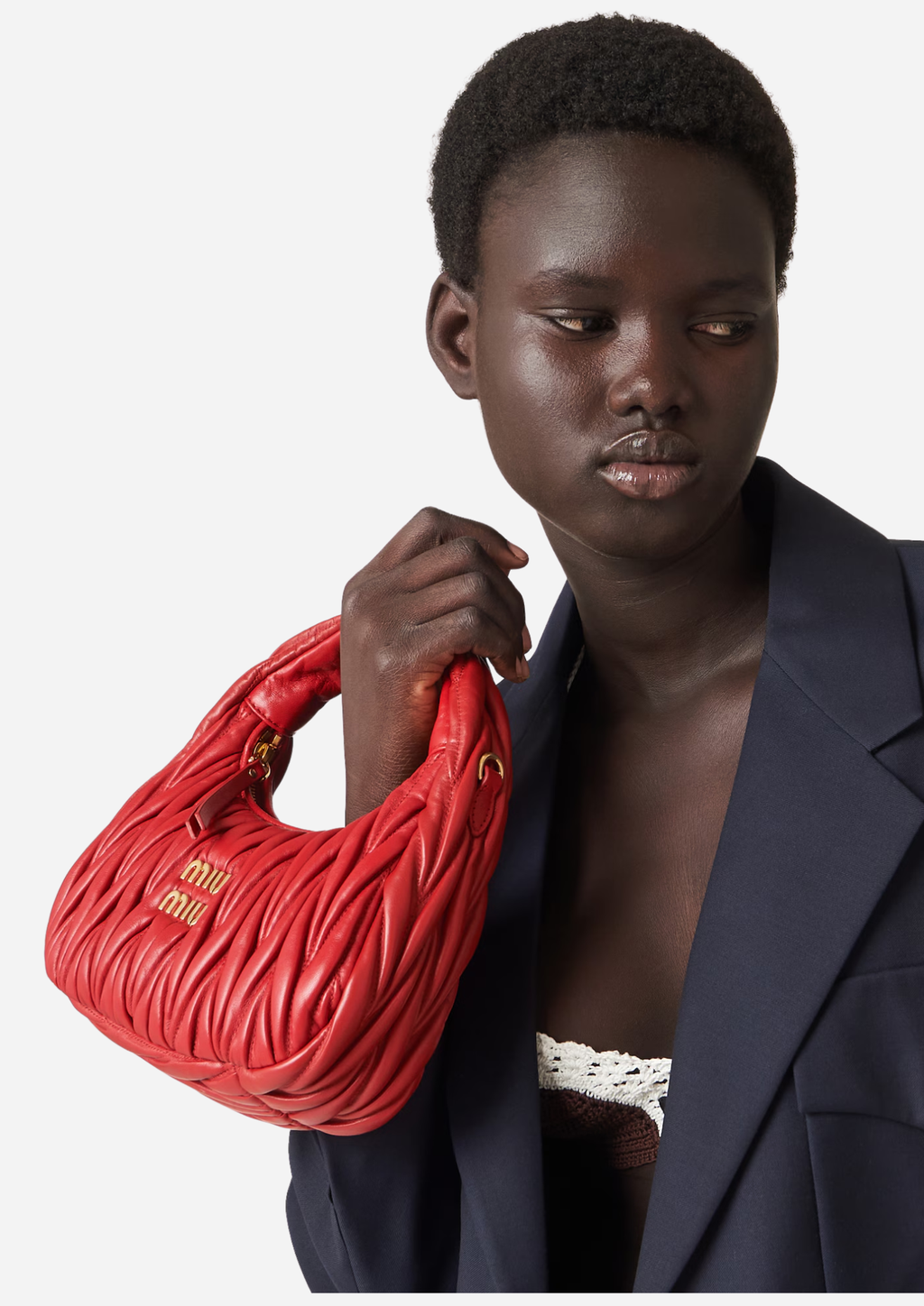 MIU MIU HOBO WANDER KLEINE TASCHE AUS MATELASSÉ NAPPA IN ROT