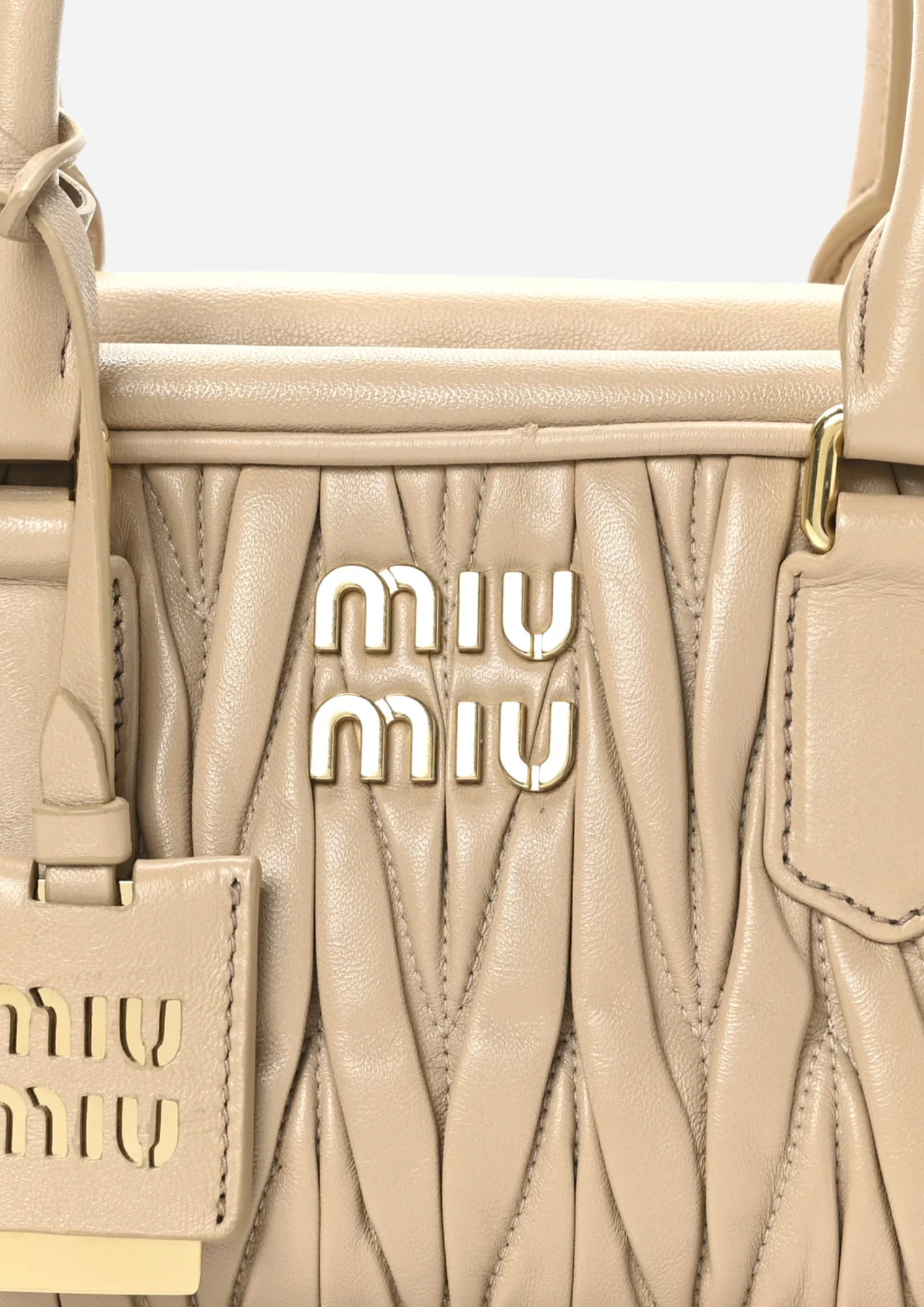 MIU MIU ARCADIE TASCHE AUS GESTEPPTEM NAPPALEDER, GROSS, SAND