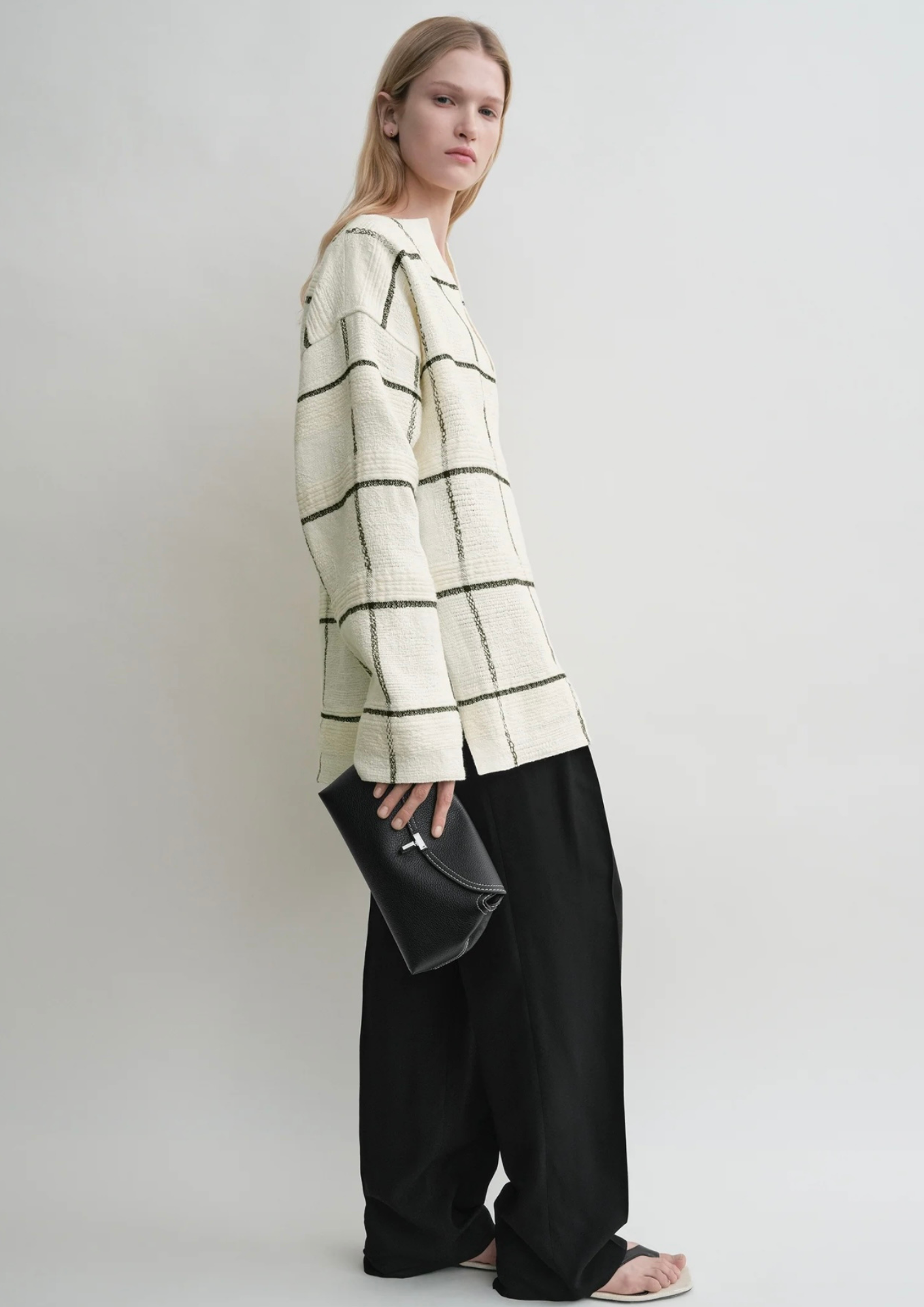 TOTEME CLUTCH T-LOCK NERO BATTUTO