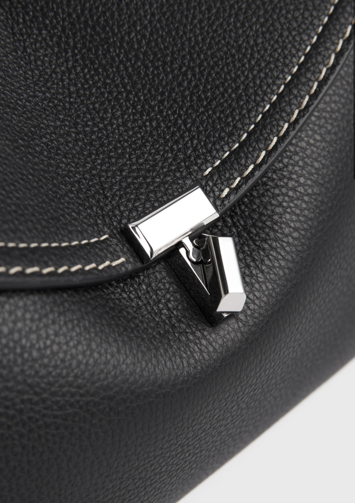 TOTEME CLUTCH T-LOCK NERO BATTUTO